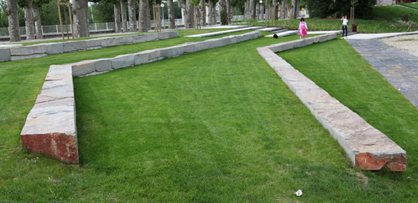 mobiliario urbano de piedra natural