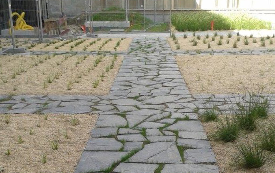 Caminos de planchon de pizarra para decorar jardines