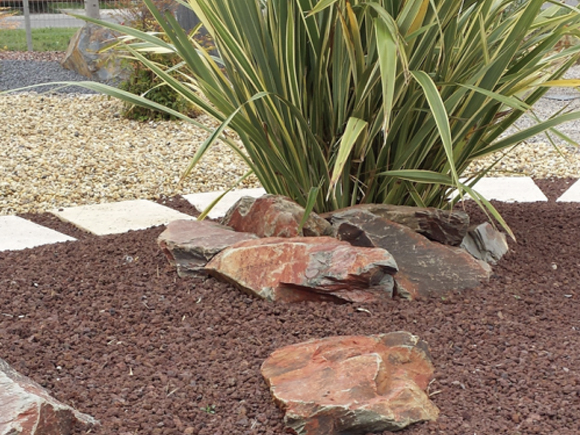 piedra natural para jardin roca volcanica naturpiedra roja