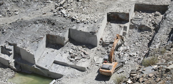 vista de la cantera de piedra natural ubicada en Bernardos