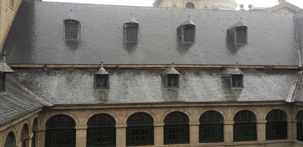 RESTAURACIÓN DE CUBIERTAS DE PIZARRA DE LOS PATIOS DEL COLEGIO ALFONSO XII EN EL MONASTERIO DE EL ESCORIAL
