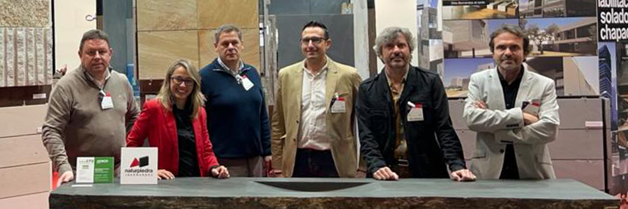 equipo comercial naturpiedra