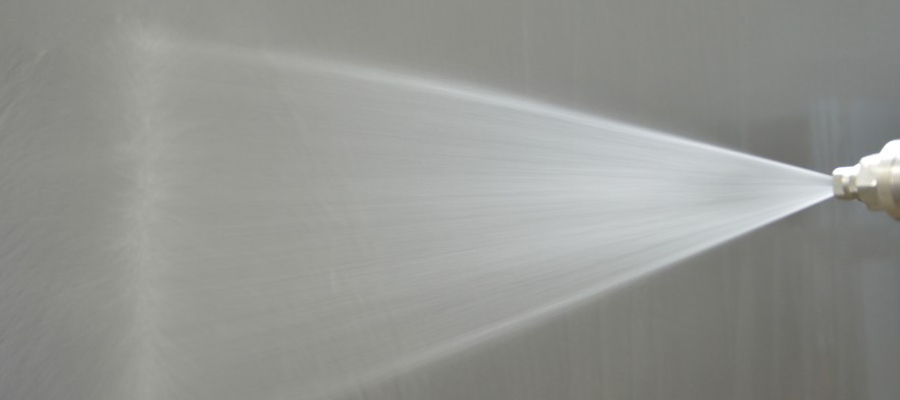 agua como mejor producto para la limpieza de la piedra natural