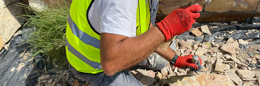 retoque del mampuesto para que tenga la forma deseada