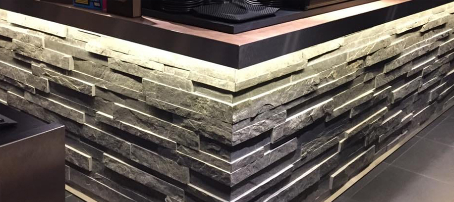 interiorismo caracterizado por strips de filita gris jbernardos