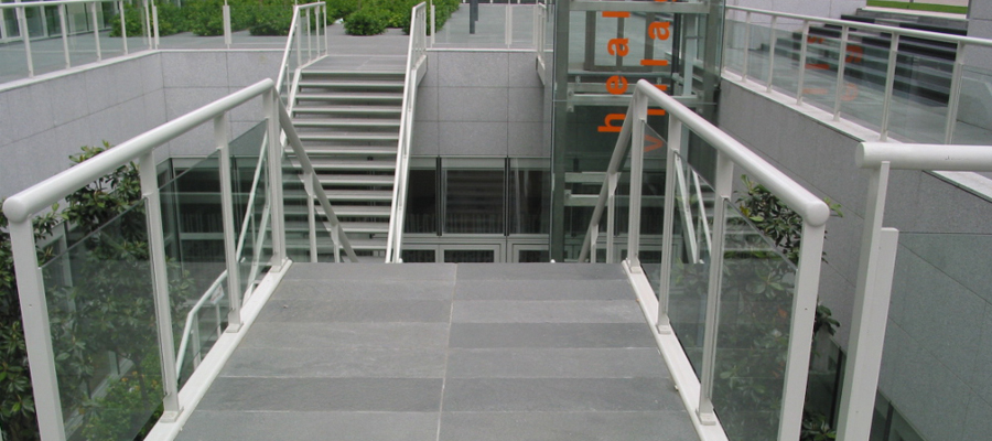 escaleras de las zonas comunes rehabilitada con Offerdal Jbernardos