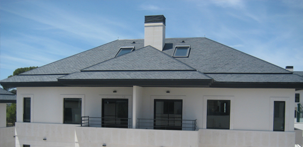 vivienda particular con tejado de pizarra