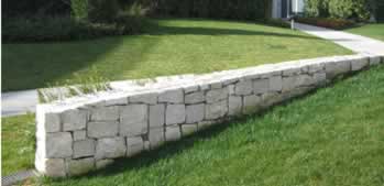 Muro de piedra caliza natural
