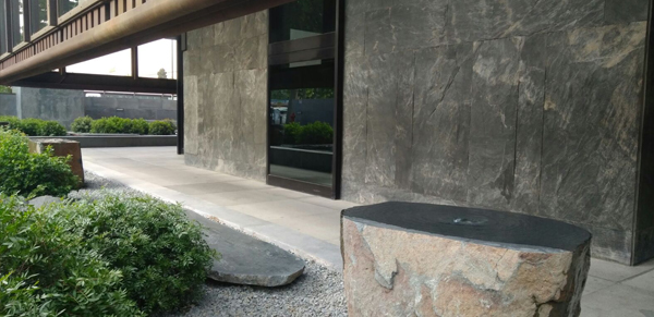 fuente piedra natural espacio exterior