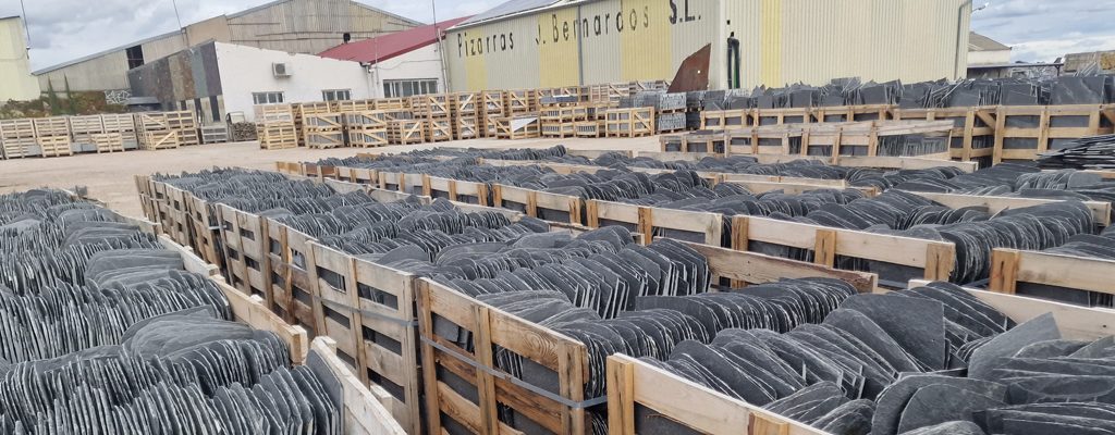 fábrica y palets pizarra de cubierta