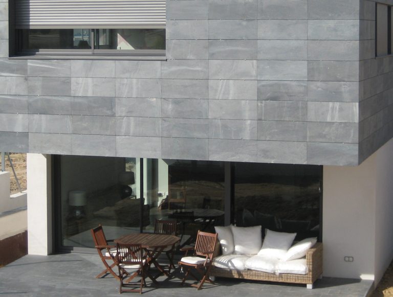 filita naturpiedra gris acabado natural revestimiento exterior