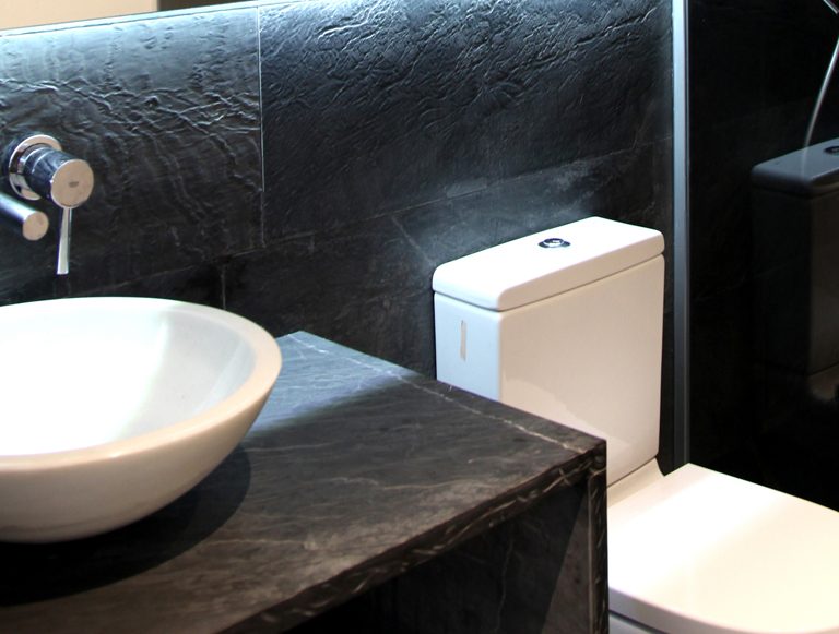 interiorismo baño con filita envejecida naturpiedra acabado envejecido