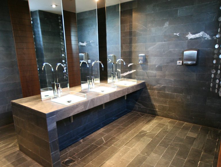 baño hotel filita naturpiedra gris acabado natural