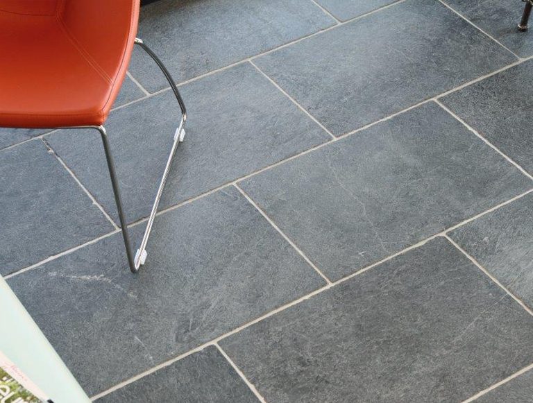 solado interior filita naturpiedra acabado tambor